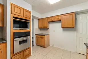 3118 Kempwood Dr, Sugar Land, TX 77479 - Photo 23