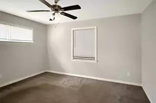 819 W Kyle Rd, Clute, TX 77531 - Photo 13