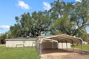 819 W Kyle Rd, Clute, TX 77531 - Photo 11