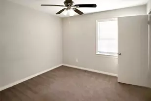 819 W Kyle Rd, Clute, TX 77531 - Photo 15