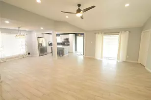 409 Seacrest Blvd, League City, TX 77573 - Photo 3