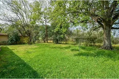 5515 Flamingo Drive, Houston, TX 77033 - Photo 17