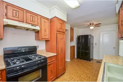 5515 Flamingo Drive, Houston, TX 77033 - Photo 11