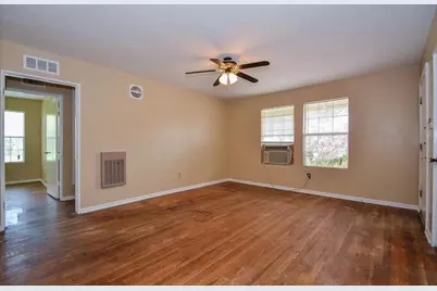 5515 Flamingo Drive, Houston, TX 77033 - Photo 3