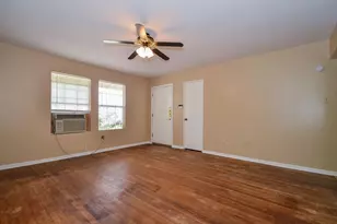 5515 Flamingo Dr, Houston, TX 77033 - Photo 5