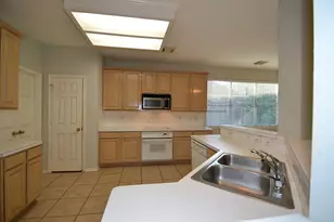 15307 Amesbury Ln, Sugar Land, TX 77478 - Photo 9