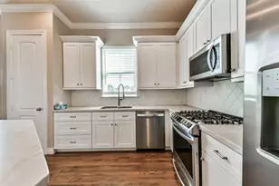 6 Compass Cir, Galveston, TX 77554 - Photo 11