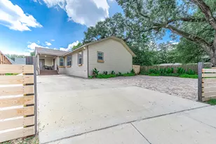 303 Baker Dr, Tomball, TX 77375 - Photo 3