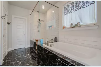 2816 Grand Fountains Drive #B, Houston, TX 77054 - Photo 25