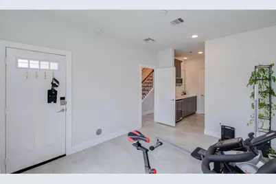 2816 Grand Fountains Drive #B, Houston, TX 77054 - Photo 17