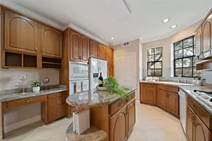 55 Bayou Pointe Dr, Houston, UT 77063 - Photo 7