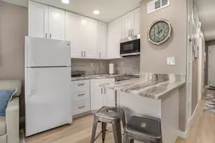 6102 Seawall Blvd, Galveston, TX 77551 - Photo 5