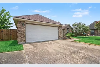 147 Eagle Nest Court, Richwood, TX 77566 - Photo 3