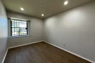 12815 Segrest Dr, Houston, TX 77047 - Photo 13