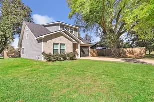 2201 Maple Ave, Liberty, TX 77575 - Photo 3