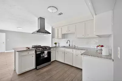 1910 Coupland Drive, La Porte, TX 77571 - Photo 11