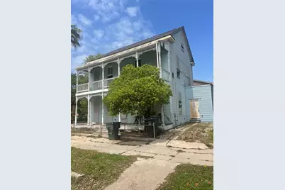 2028 Avenue M 1/2, Galveston, TX 77550 - Photo 1