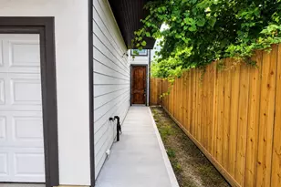 7938 Angus St, Houston, TX 77028 - Photo 3