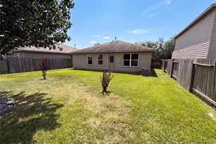 907 Amaryllis Rd, Baytown, TX 77521 - Photo 5