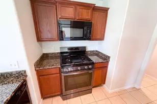 907 Amaryllis Rd, Baytown, TX 77521 - Photo 7