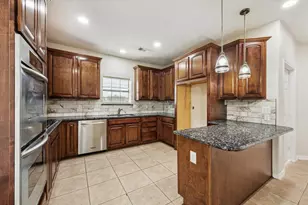 216 Rue Orleans St, Baytown, TX 77520 - Photo 3