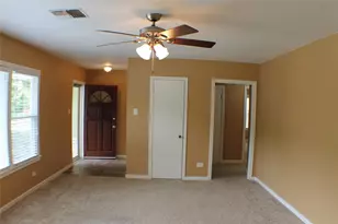 808 E Tom Green St, Brenham, TX 77833 - Photo 3