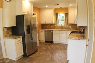 808 E Tom Green St, Brenham, TX 77833 - Photo 7