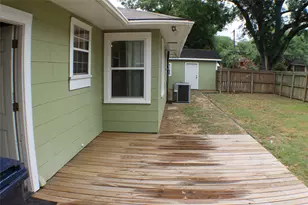 808 E Tom Green St, Brenham, TX 77833 - Photo 13