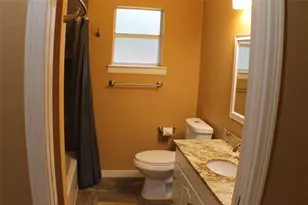 808 E Tom Green St, Brenham, TX 77833 - Photo 9