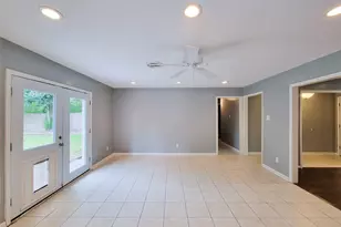 5846 Ettrick Dr, Houston, TX 77035 - Photo 9