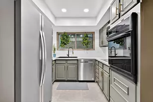 880 Tully Rd, Houston, TX 77079 - Photo 17