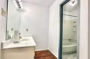 11889 Bob White Dr, Houston, TX 77035 - Photo 13