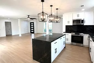 5642 Warm Springs Rd, Houston, TX 77035 - Photo 15