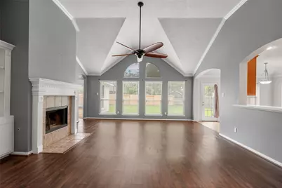 95 E Whistlers Bend Circle, The Woodlands, TX 77384 - Photo 5