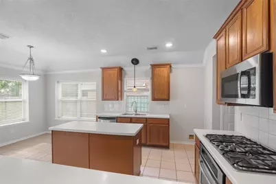 95 E Whistlers Bend Circle, The Woodlands, TX 77384 - Photo 11