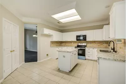 107 Mango Street, Lake Jackson, TX 77566 - Photo 5