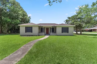 102 S 5th Street, Alvin, TX 77511 - Photo 1