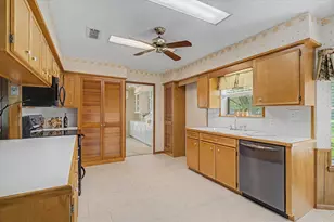 131 Lily St, Lake Jackson, TX 77566 - Photo 11
