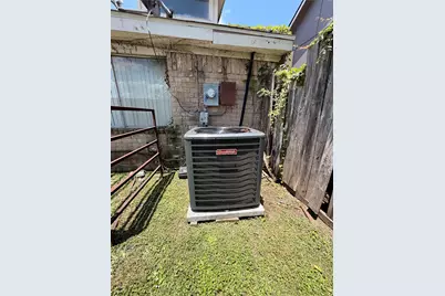 8518 Scenic Green Drive, Houston, TX 77088 - Photo 25