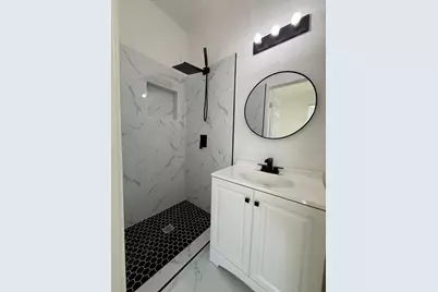 8407 Carolwood Drive, Houston, TX 77028 - Photo 9