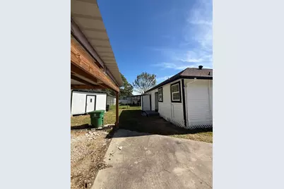 8407 Carolwood Drive, Houston, TX 77028 - Photo 15