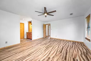 1095 County Rd 423, Alvin, TX 77511 - Photo 17