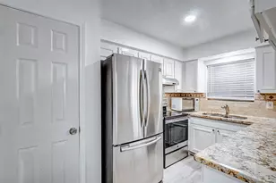 778 Thicket Ln, Houston, TX 77079 - Photo 9