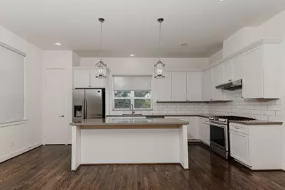 2427 W 11th Street, Houston, TX 77008 - Photo 9