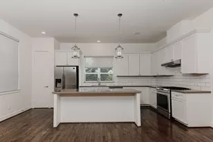 2427 W 11th St, Houston, TX 77008 - Photo 9