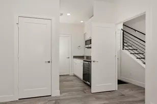 2427 W 11th St, Houston, TX 77008 - Photo 7