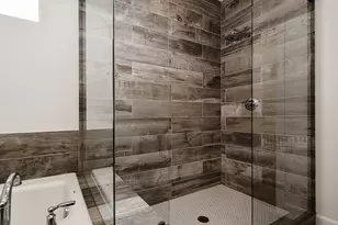 2427 W 11th St, Houston, TX 77008 - Photo 21