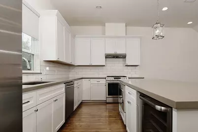 2427 W 11th Street, Houston, TX 77008 - Photo 11