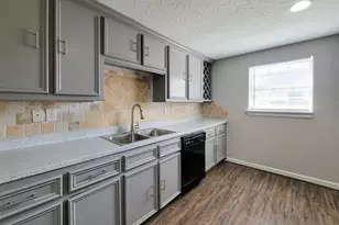 3416 Europa St, Houston, TX 77022 - Photo 9