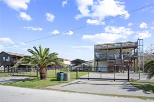 948 Kahla Dr, Crystal Beach, TX 77650 - Photo 3